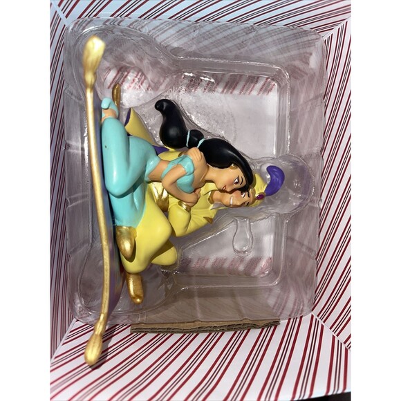 HALLMARK Keepsake 2019 A WHOLE NEW WORLD Aladdin Movie DISNEY CHRISTMAS ORNAMENT - Picture 2 of 3